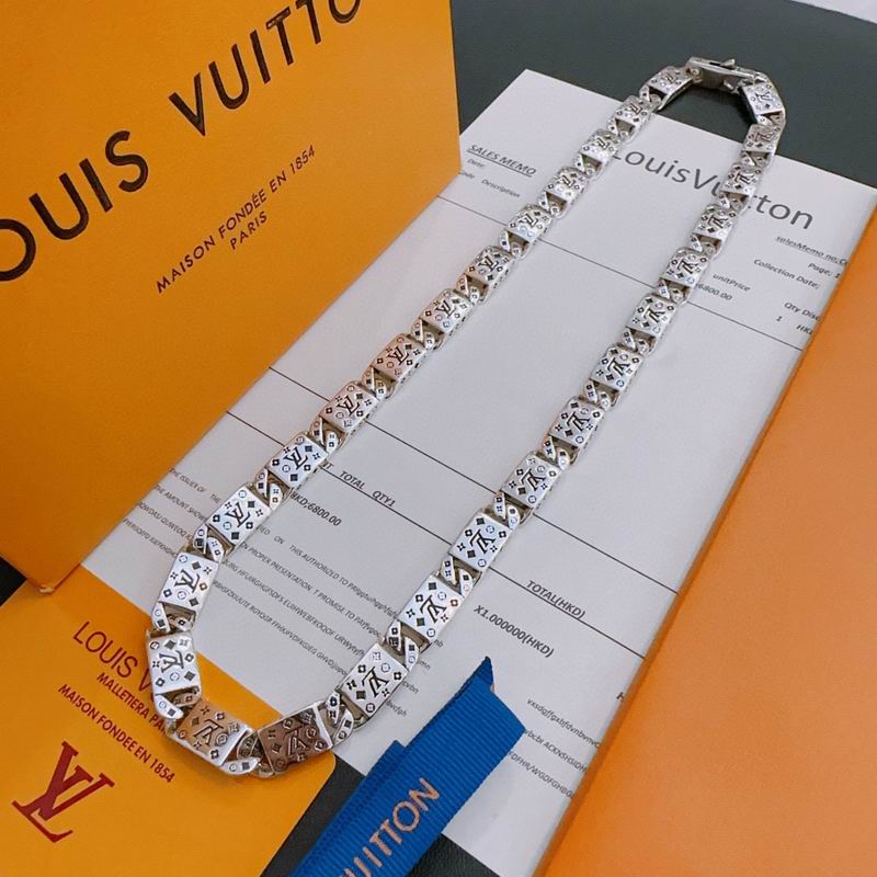 LV Necklace 04yxh84 (1)