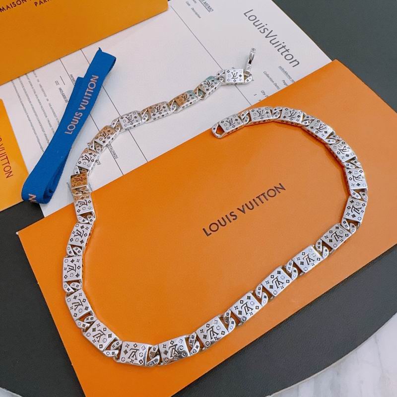 LV Necklace 04yxh84 (3)