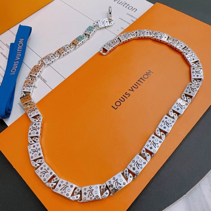 LV Necklace 04yxh84 (6)