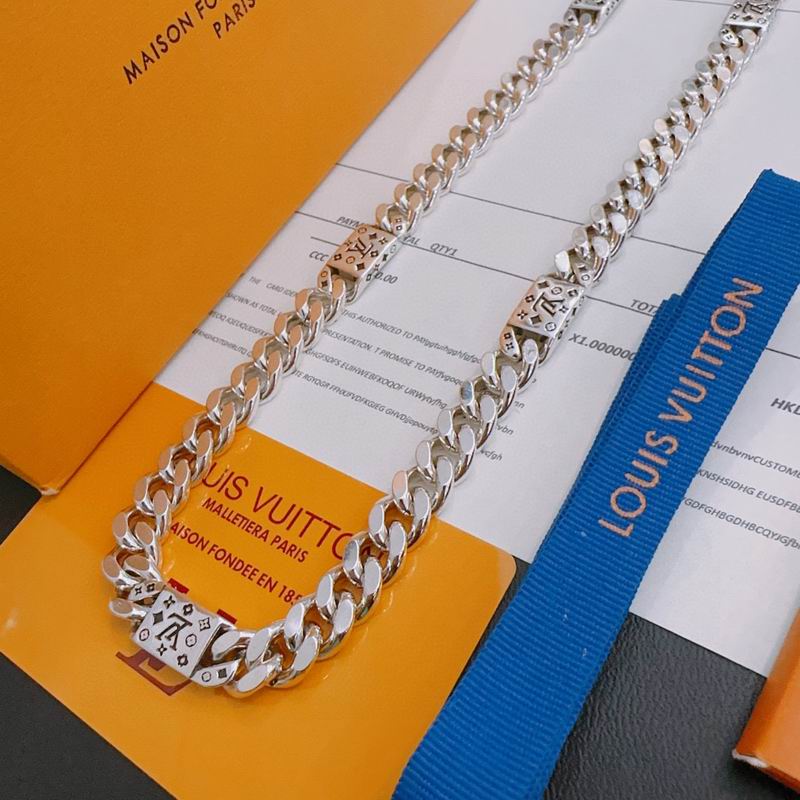 LV Necklace 04yxh85 (2)