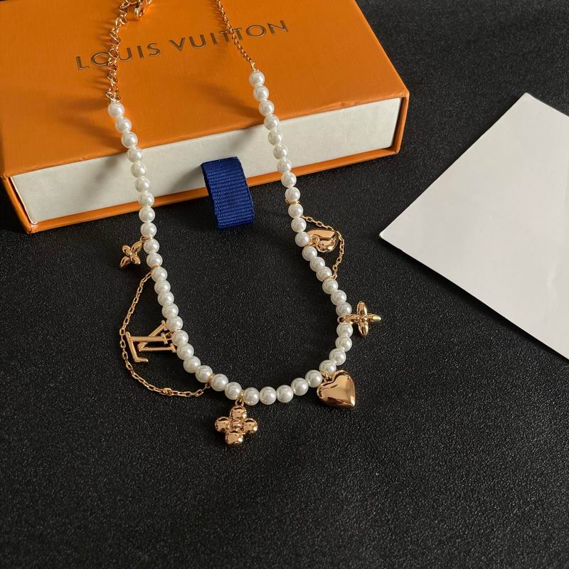 LV Necklace 04yxh87 (1)