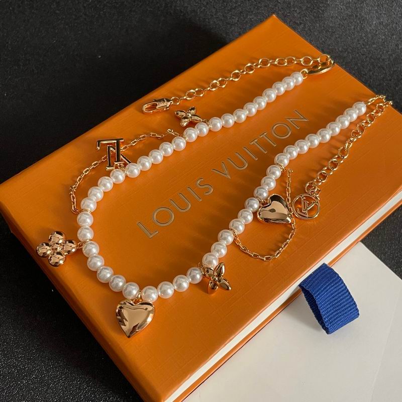 LV Necklace 04yxh87 (2)