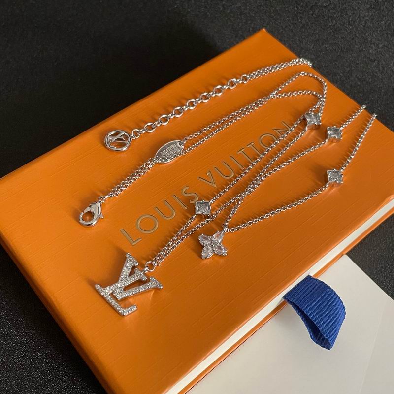 LV Necklace 04yxh88 (6)