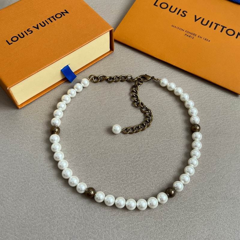 LV Necklace 04yxh89 (1)
