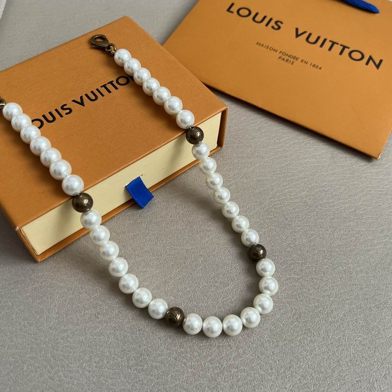 LV Necklace 04yxh89 (2)