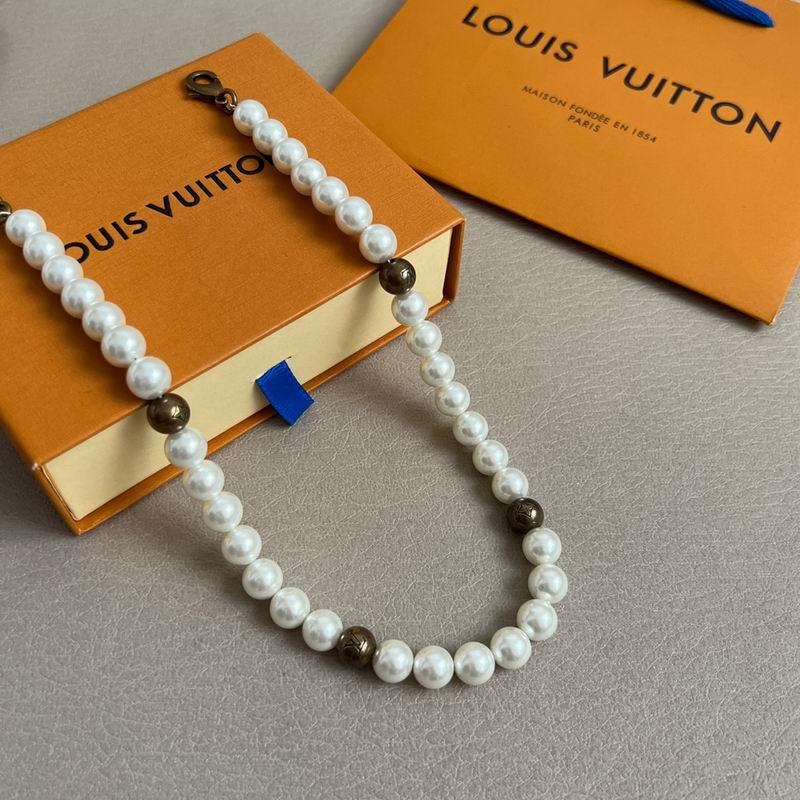 LV Necklace 04yxh89 (3)