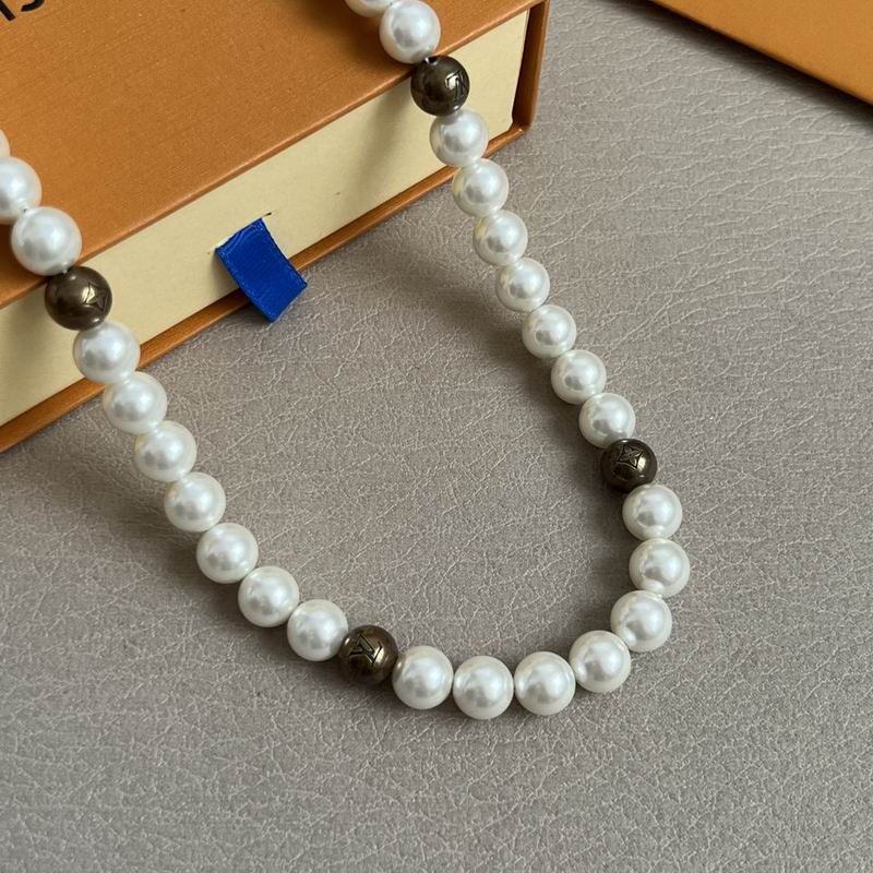 LV Necklace 04yxh89 (5)