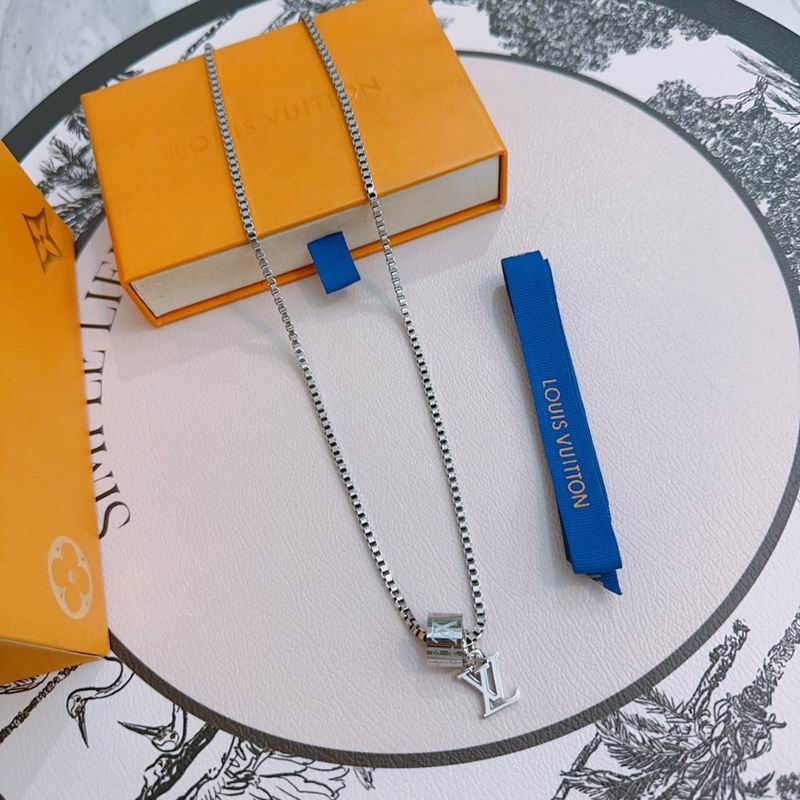 LV Necklace 05yxh13 (2)