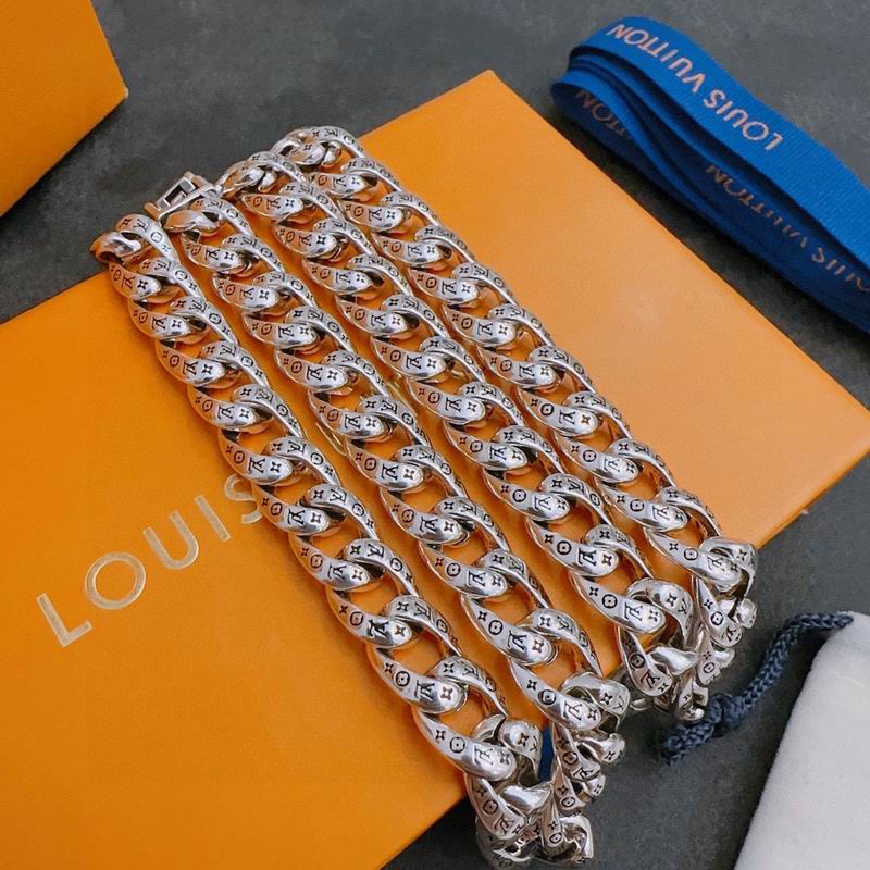 LV Necklace 05yxh23 (1)