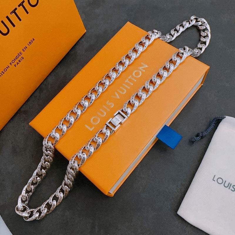 LV Necklace 05yxh23 (2)