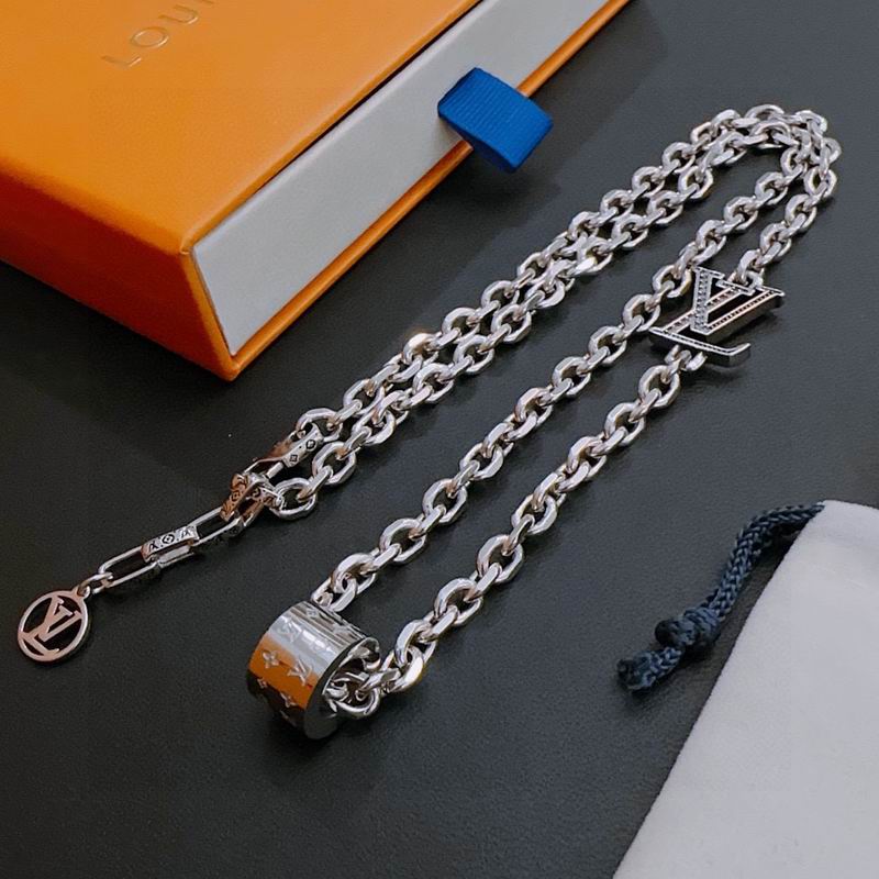 LV Necklace 05yxh24 (1)