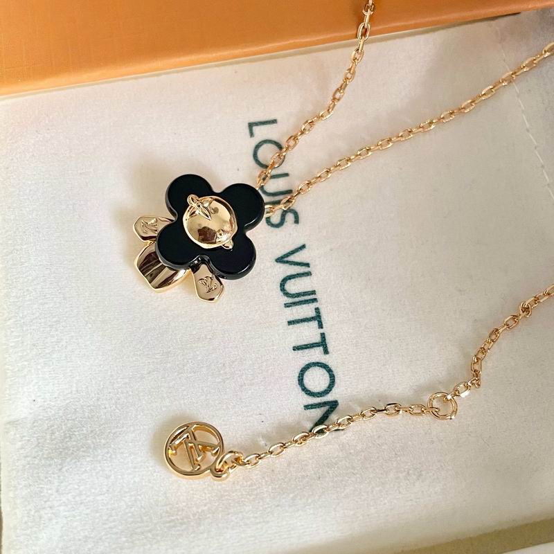 LV Necklace 05yxh28 (3)