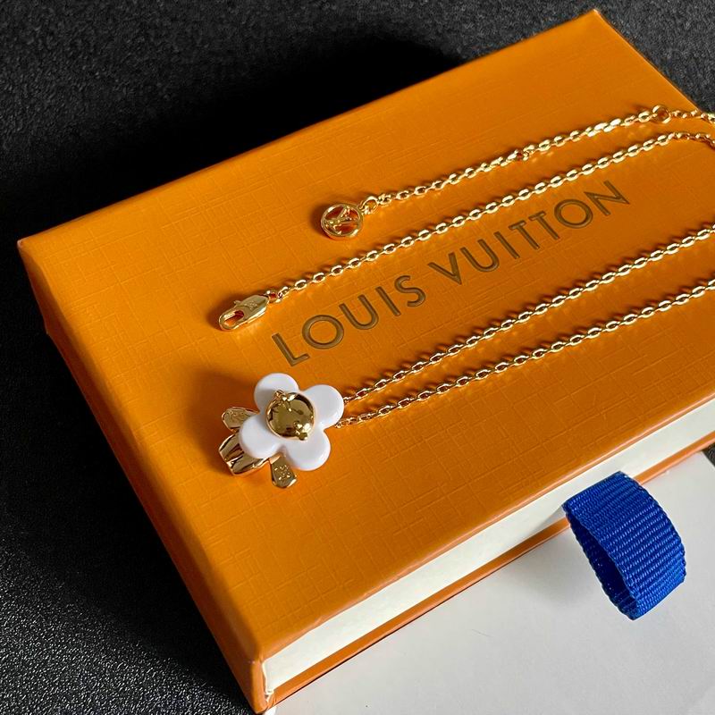 LV Necklace 05yxh28 (6)