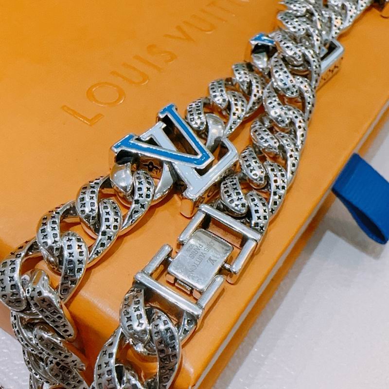 LV Necklace 05yxh30 (4)