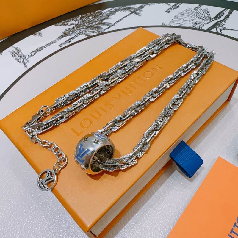 LV Necklace 05yxh39 (1)