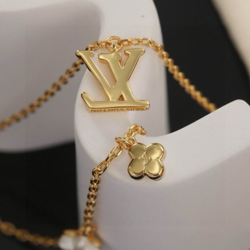 LV Necklace 05yxh41 (3)