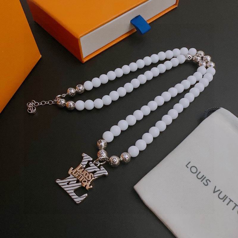LV Necklace 05yxh54 (3)
