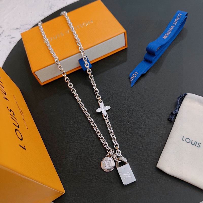 LV Necklace 05yxh57 (2)