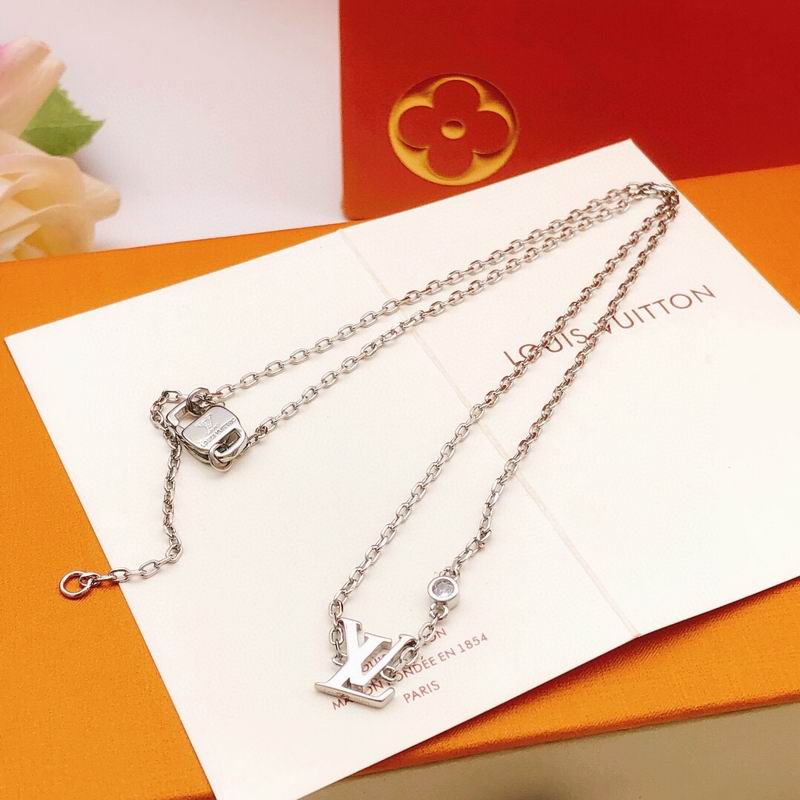 LV Necklace 05yxh66 (1)