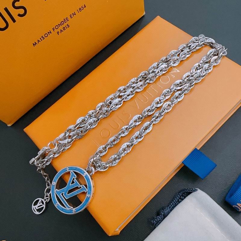 LV Necklace 05yxh69 (2)