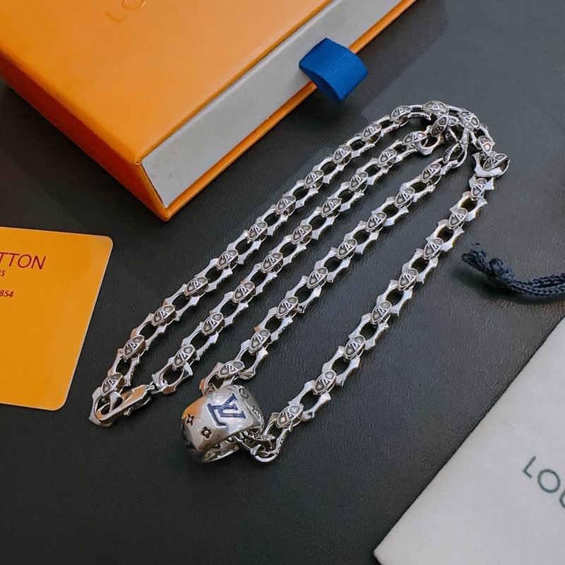 LV Necklace 05yxh72 (1)