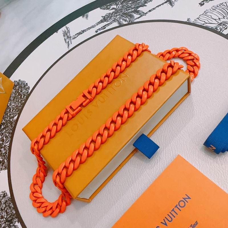 LV Necklace 05yxh76 (5)