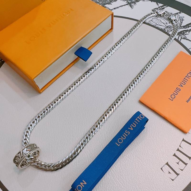 LV Necklace 05yxh81 (1)
