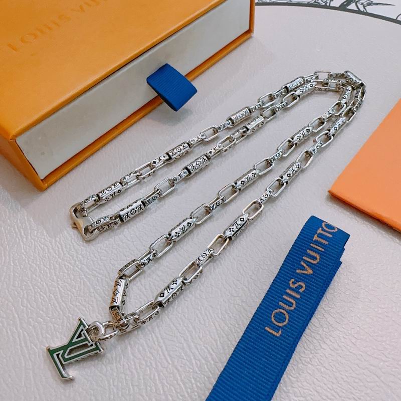 LV Necklace 05yxh85 (1)