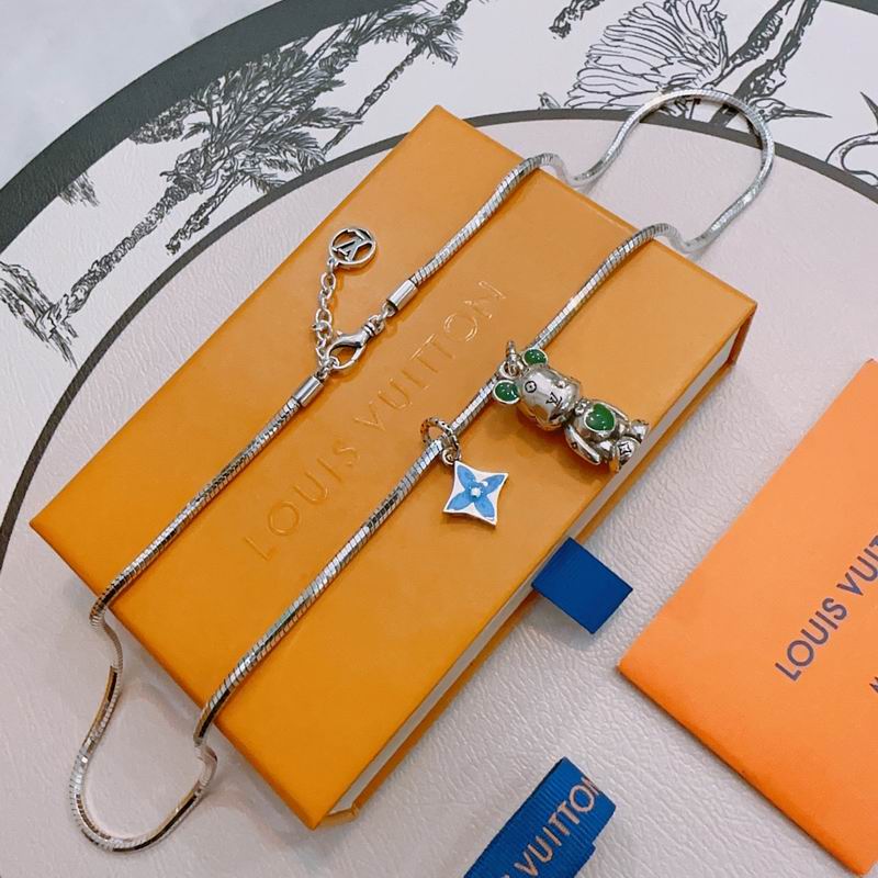 LV Necklace 05yxh86 (3)