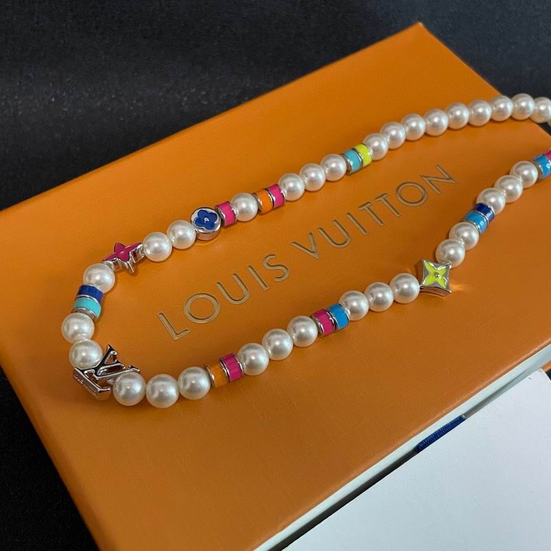 LV Necklace 05yxh89 (1)