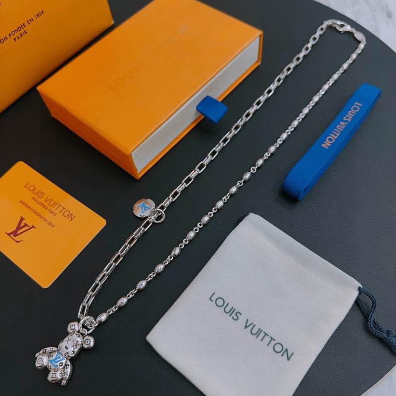 LV Necklace 05yxh90 (1)