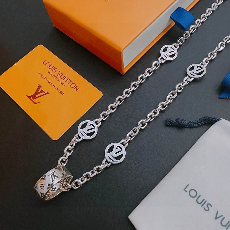 LV Necklace 05yxh94 (4)