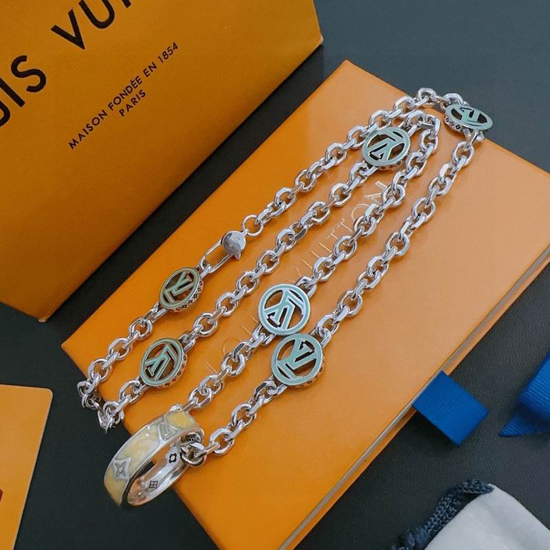 LV Necklace 05yxh98 (2)