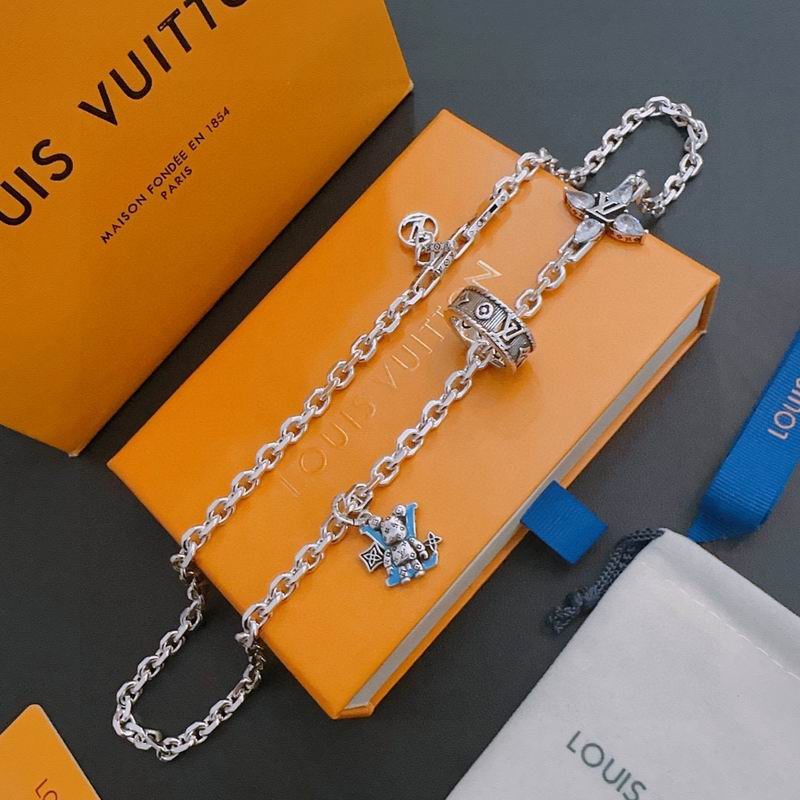 LV Necklace 05yxh99 (2)