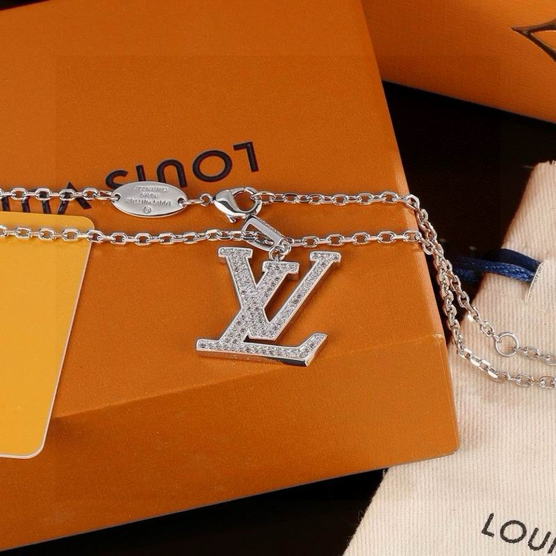 LV Necklace 06yxh05 (2)