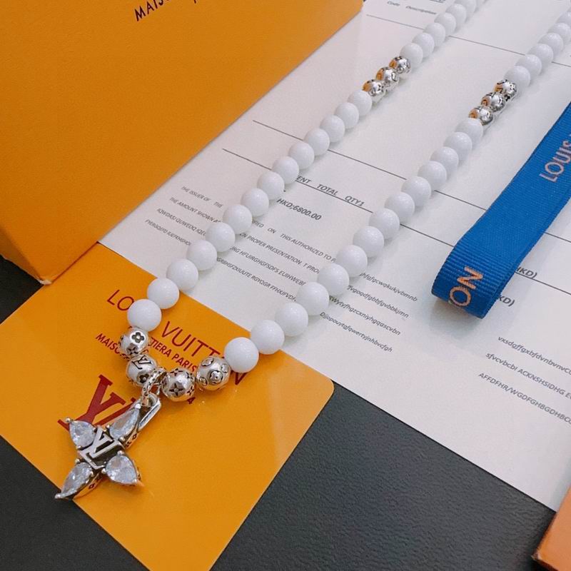 LV Necklace 06yxh08 (3)
