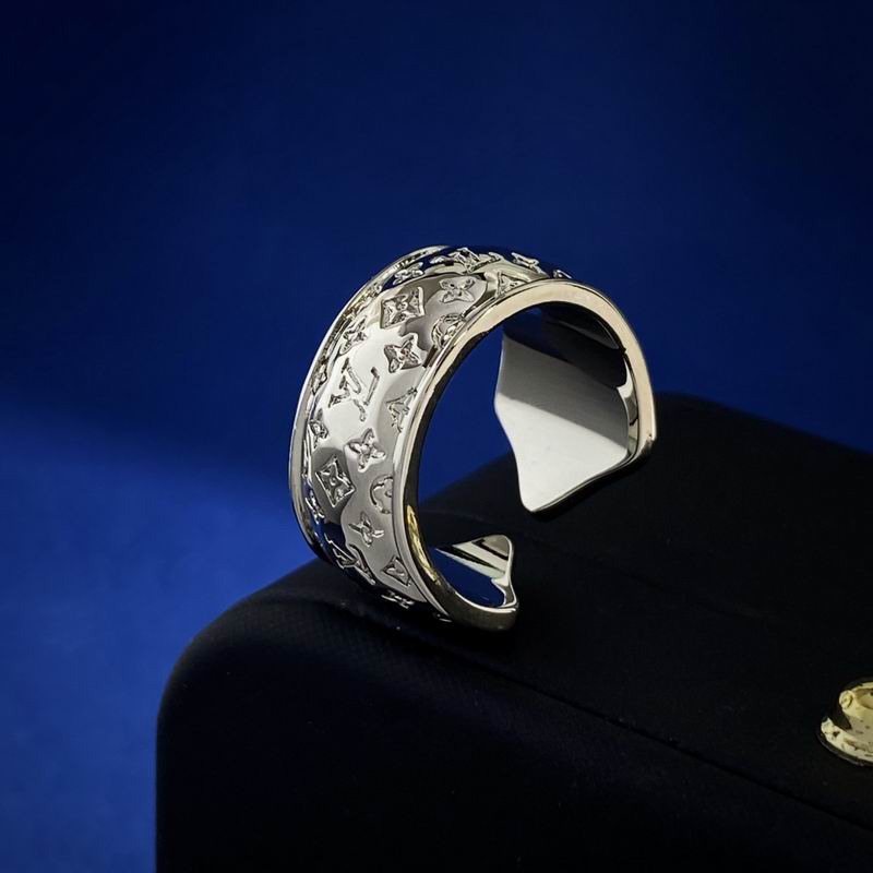 LV Ring 04yxh17 (2)