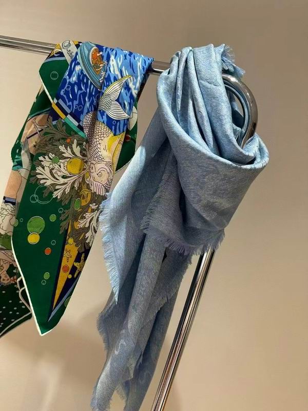 LV Scarf 140X140cm 70%羊绒30%真丝 E26 (3)