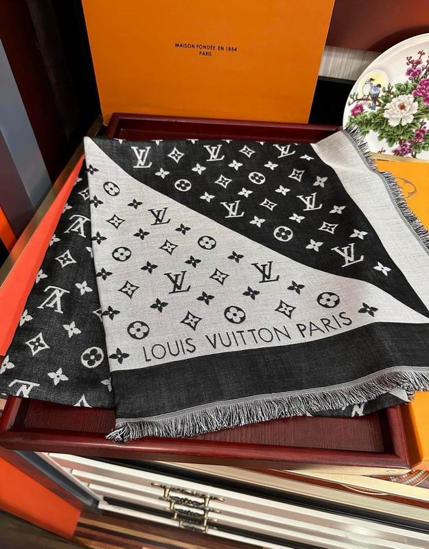 LV Scarf 140X140cm E (11)