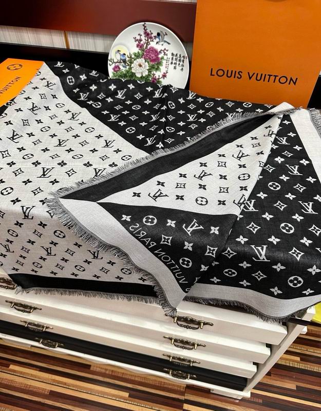 LV Scarf 140X140cm E (13)