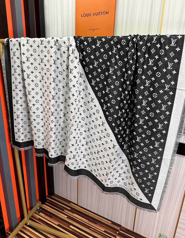 LV Scarf 140X140cm E (15)