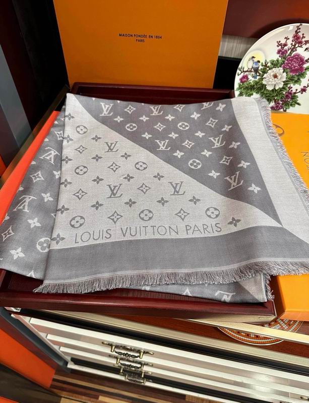 LV Scarf 140X140cm E (18)