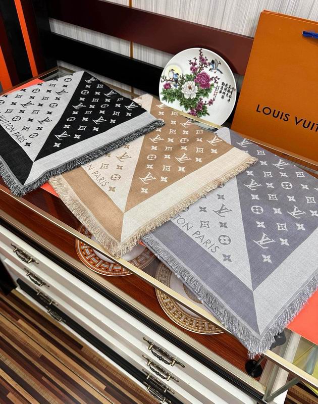 LV Scarf 140X140cm E (2)