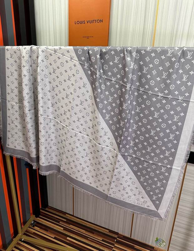 LV Scarf 140X140cm E (23)