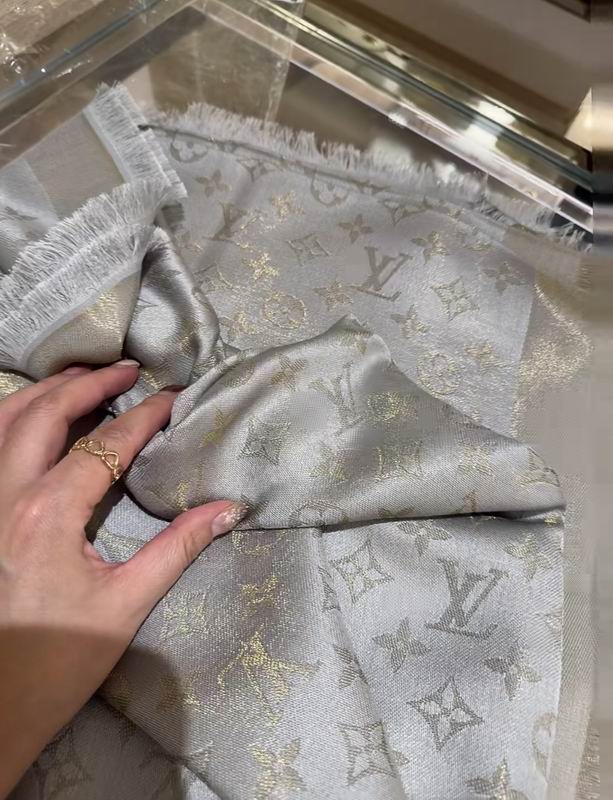 LV Scarf 140X140cm E28 (5)