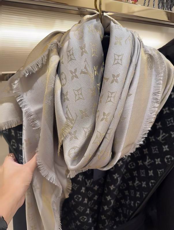 LV Scarf 140X140cm E28 (6)
