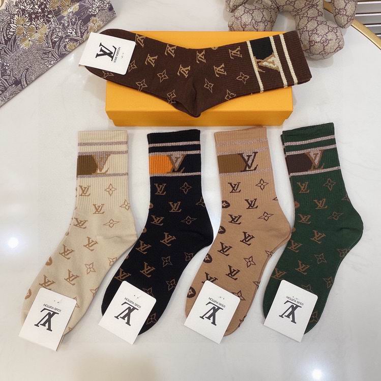 LV Socks (4)
