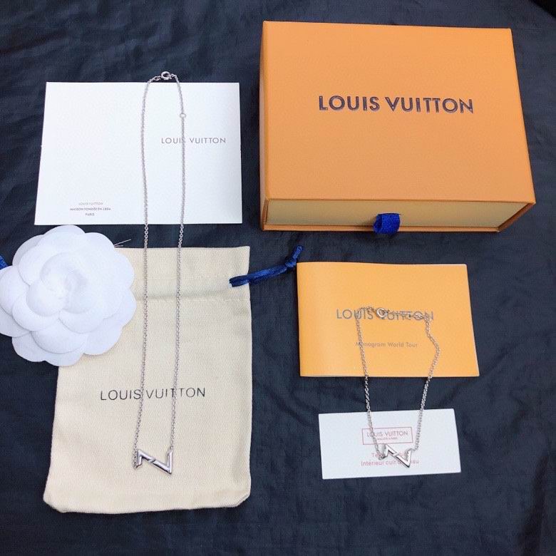 LV Suits 04yxh01 (1)