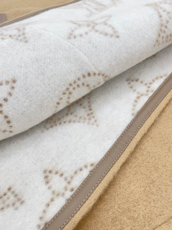 LV cloak 180X75cm E (3)