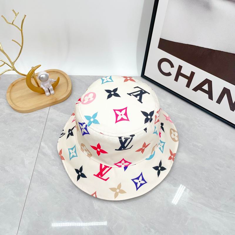 LV hat dx (1585)